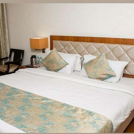 Hotel Meadows Varanasi Exterior photo