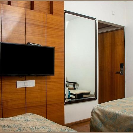 Hotel Meadows Varanasi Exterior photo