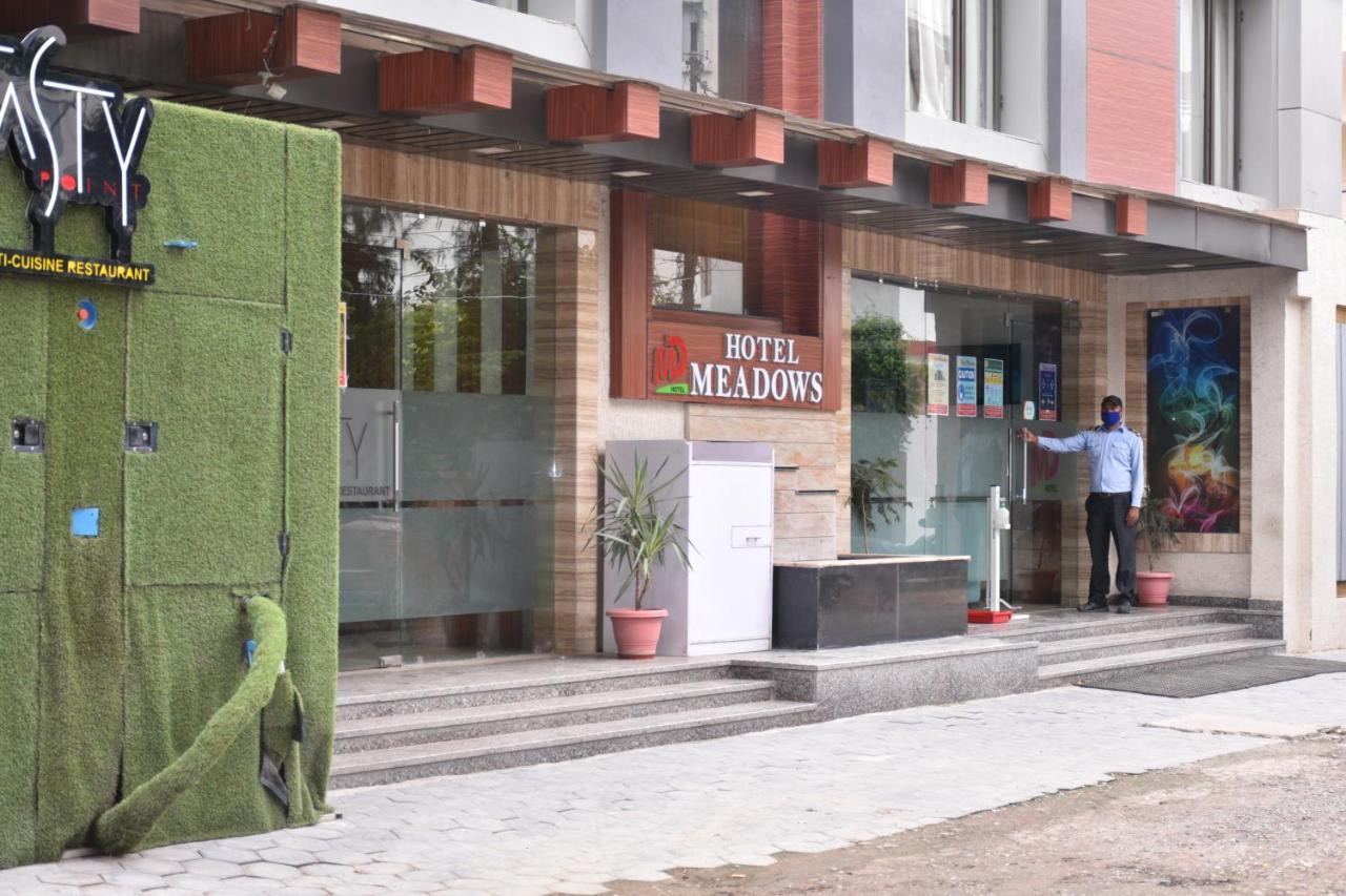 Hotel Meadows Varanasi Exterior photo