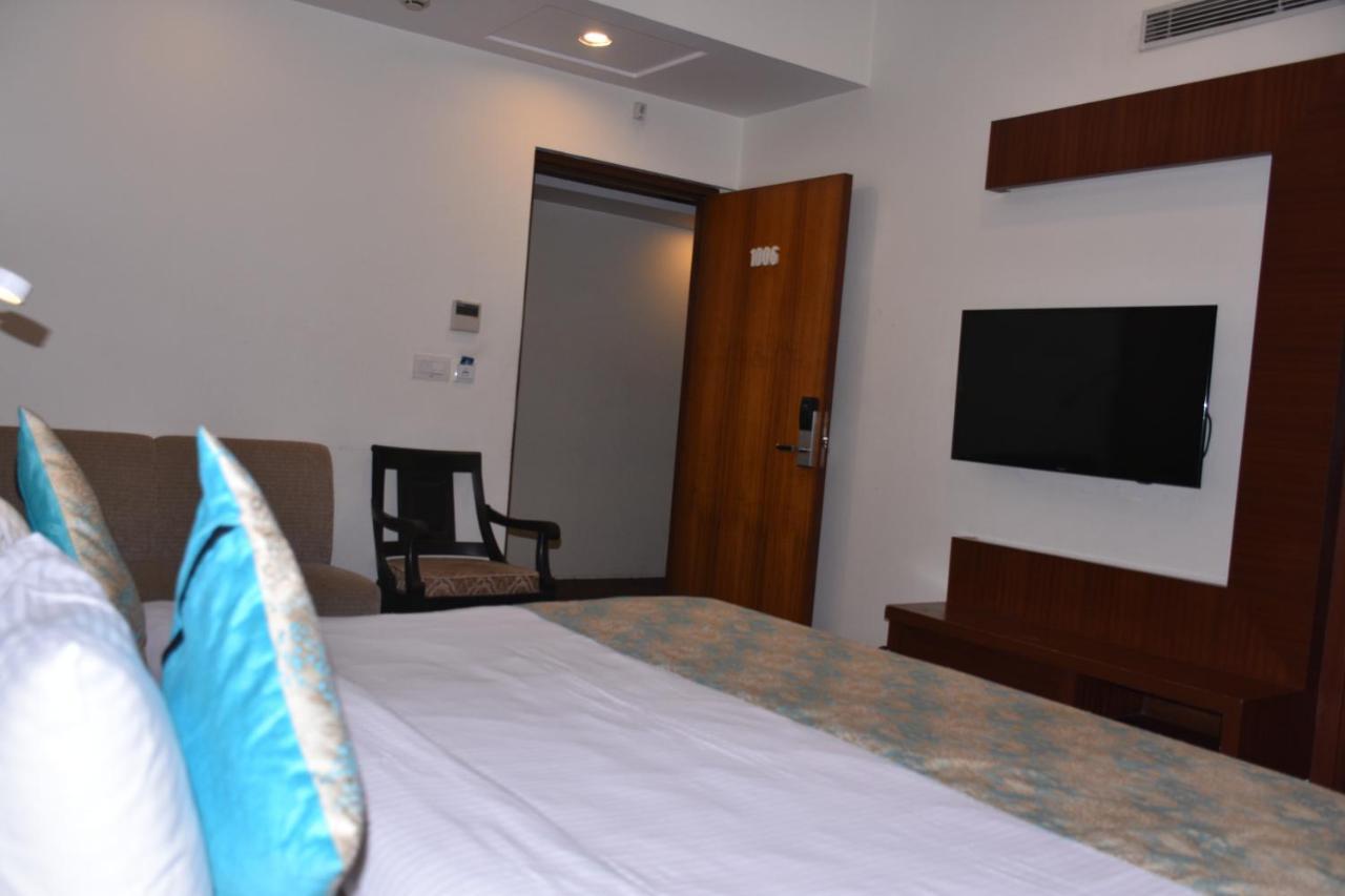 Hotel Meadows Varanasi Exterior photo