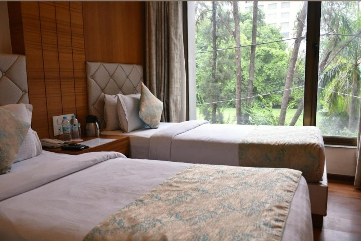 Hotel Meadows Varanasi Exterior photo