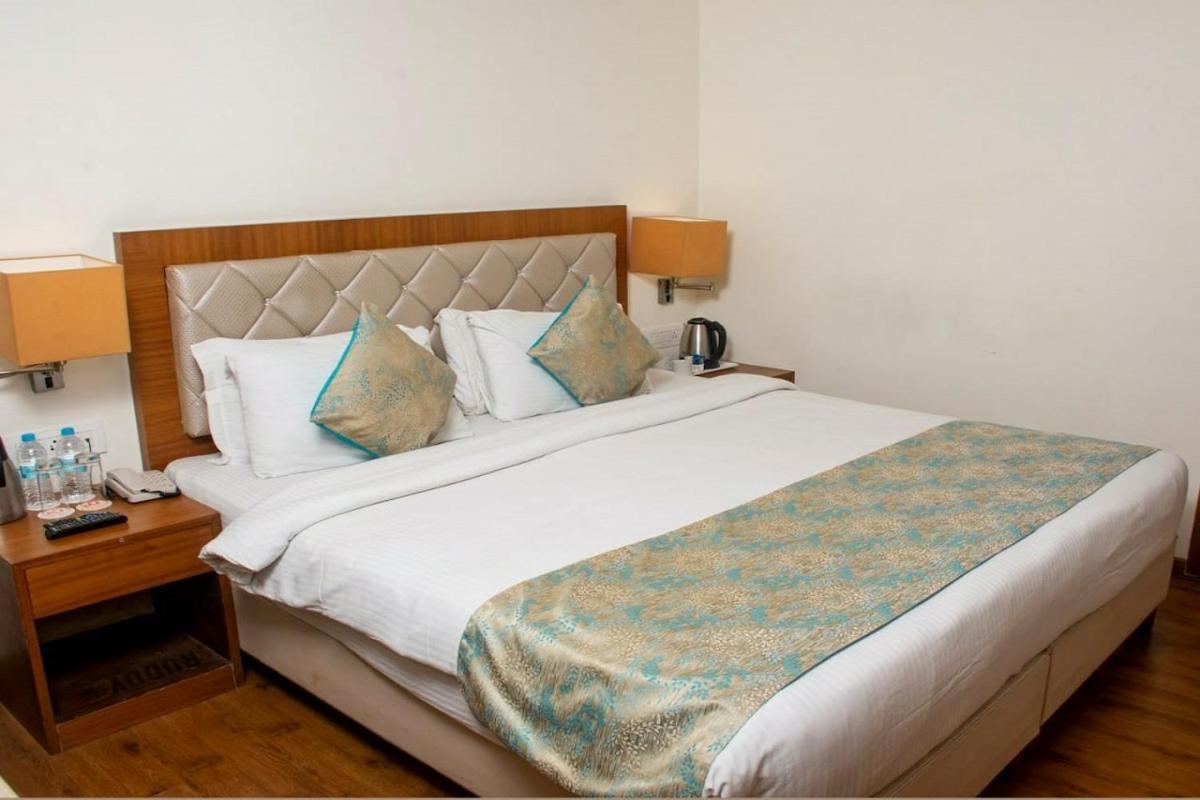 Hotel Meadows Varanasi Exterior photo