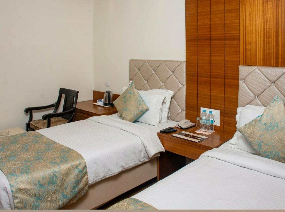Hotel Meadows Varanasi Exterior photo