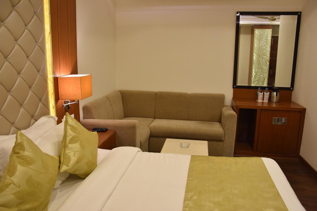 Hotel Meadows Varanasi Exterior photo