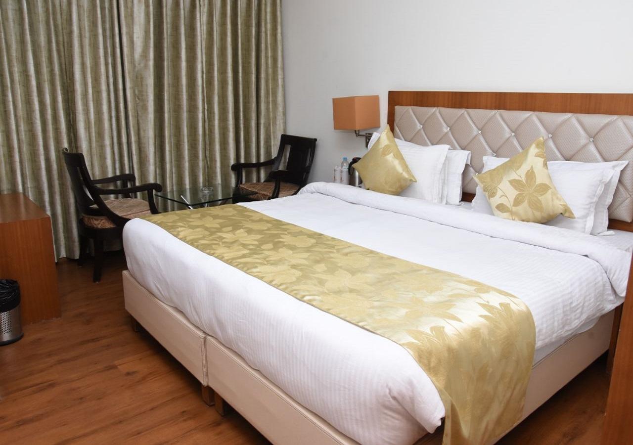 Hotel Meadows Varanasi Exterior photo