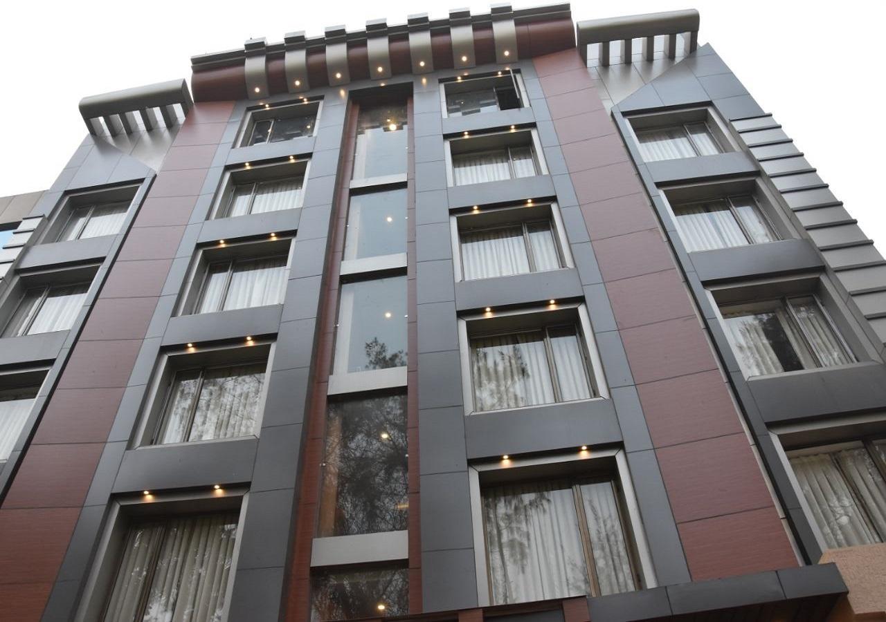 Hotel Meadows Varanasi Exterior photo