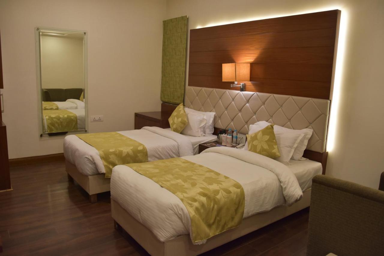 Hotel Meadows Varanasi Exterior photo