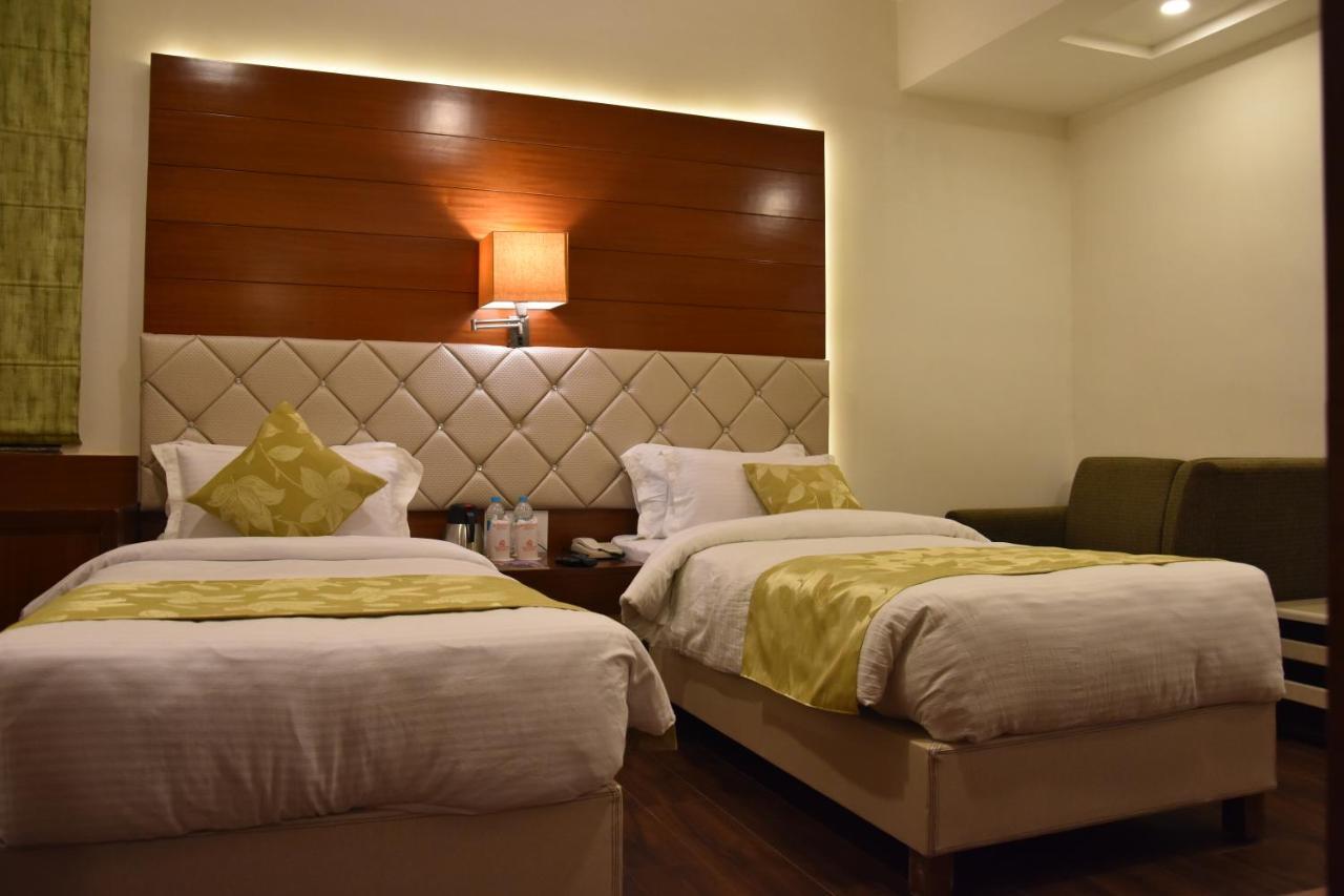 Hotel Meadows Varanasi Exterior photo