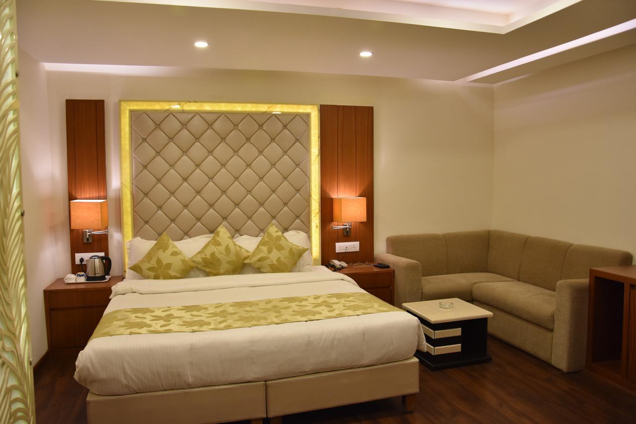 Hotel Meadows Varanasi Exterior photo